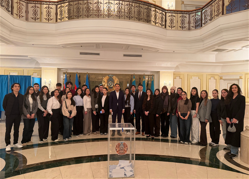 В Баку организовано голосование для граждан Казахстана в рамках референдума по новой Конституции - ФОТО