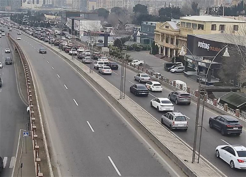 Первый день рабочей недели начинается с пробок