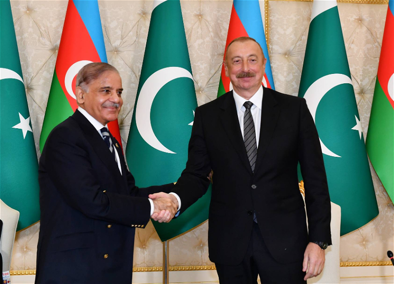 Ильхам Алиев и Мухаммад Шахбаз Шариф поздравили друг друга с праздником Рамазан