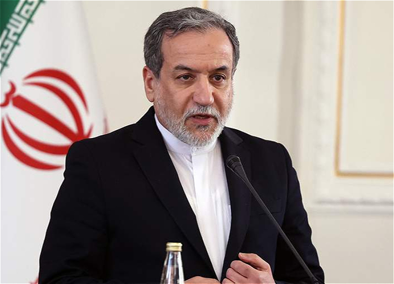 Арагчи: Иран разрешил проход судов дружественных стран через Ормузский пролив