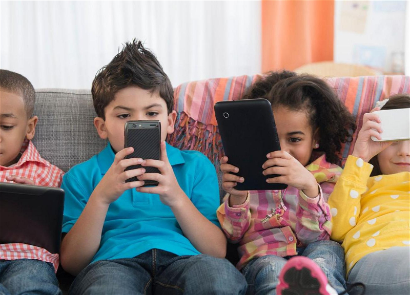 Azərbaycanda sosial media məhdiyyətləri uşaqların psixologiyasına necə təsir edə bilər? - AÇIQLAMA