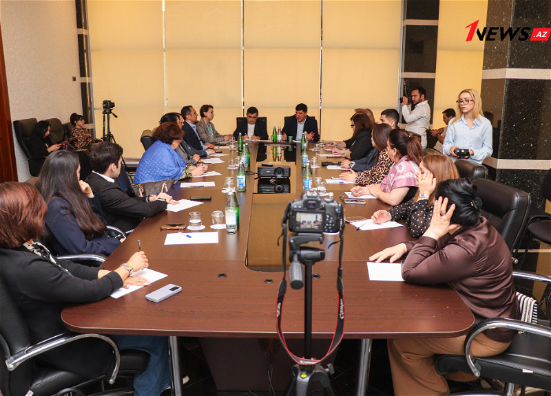 В рамках инициативы «Мост мира» состоялась встреча с представителями НПО, представляющими молодежь и женщин - ФОТО