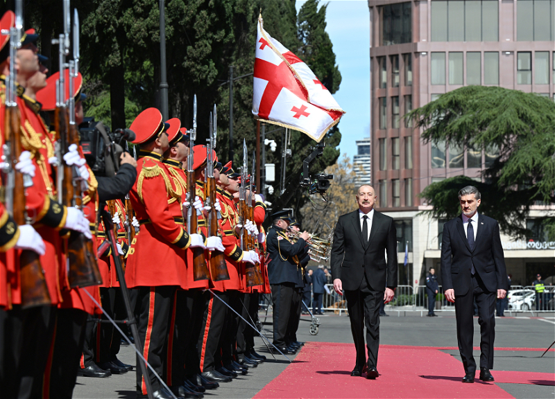 В Тбилиси проходит церемония официальной встречи Президента Ильхама Алиева