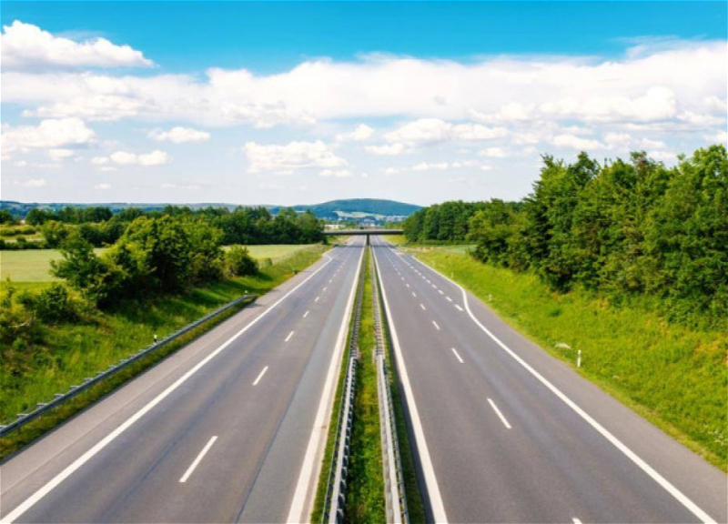 Скорость движения на платных автомагистралях Азербайджана установлена на уровне 130 км/ч