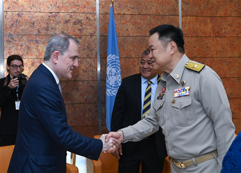 Ceyhun Bayramov Tailandın Baş naziri Anutin Çarnvirakul ilə görüşüb - FOTO