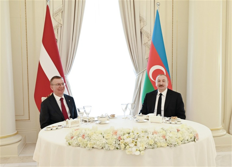 Latviya Prezidentinin şərəfinə rəsmi lanç verilib