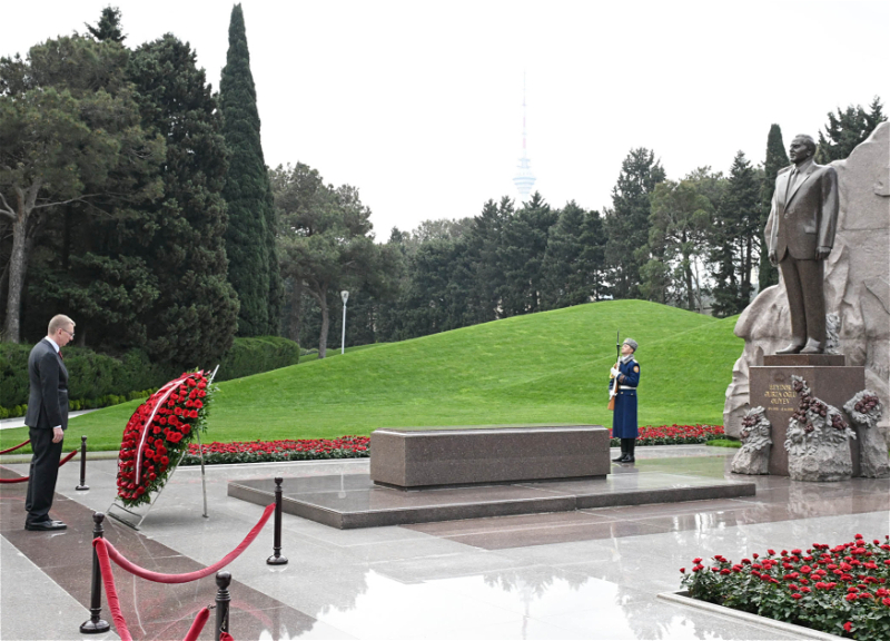 Президент Латвии посетил могилу общенационального лидера Гейдара Алиева - ФОТО