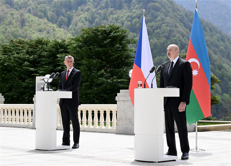 Президент Ильхам Алиев и Премьер-министр Андрей Бабиш выступили с заявлениями для прессы - ФОТО