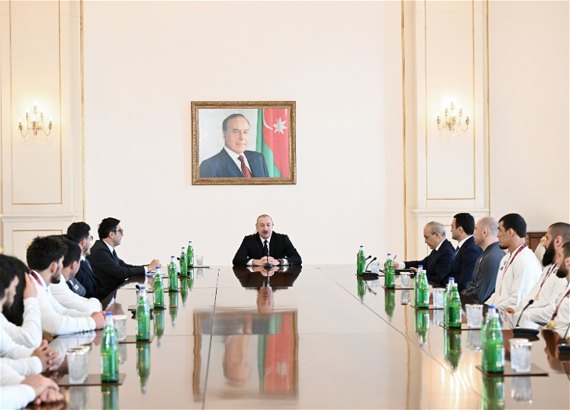 İlham Əliyev Avropa çempionatında komanda hesabında çempion olan güləşçiləri qəbul edib