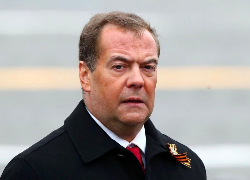 Medvedev: In Yerevan, two brainless Russophobes conversed in poor English due to their inferiority