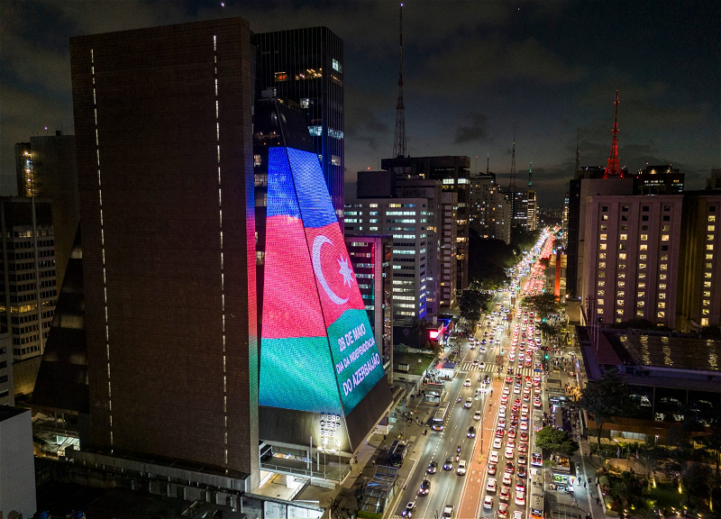 Azerbaijan's independence day in Brazil marked by special light projection - photo