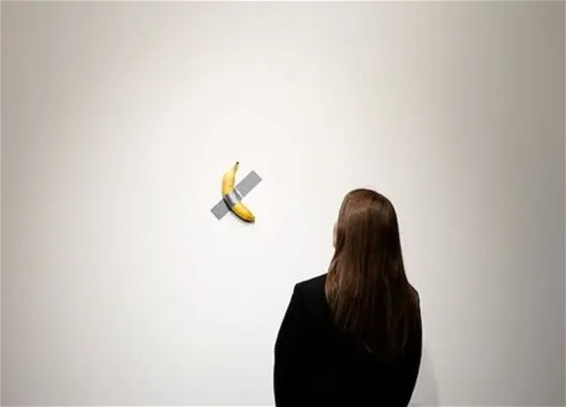 Famous banana worth 6.2 million dollars stolen from French museum