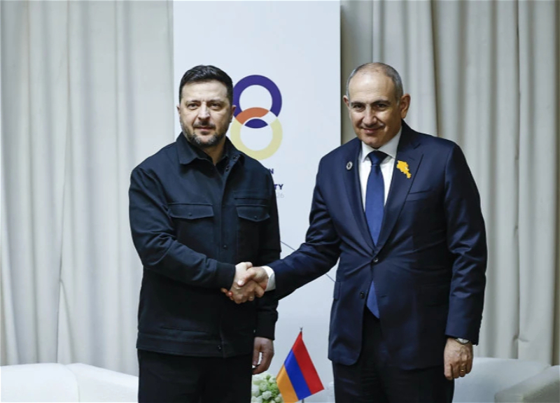 Zelensky congratulates Pashinyan and Armenia with victory
