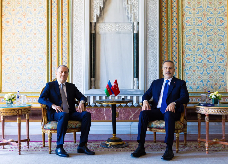 Ceyhun Bayramov İstanbulda Hakan Fidanla görüşüb