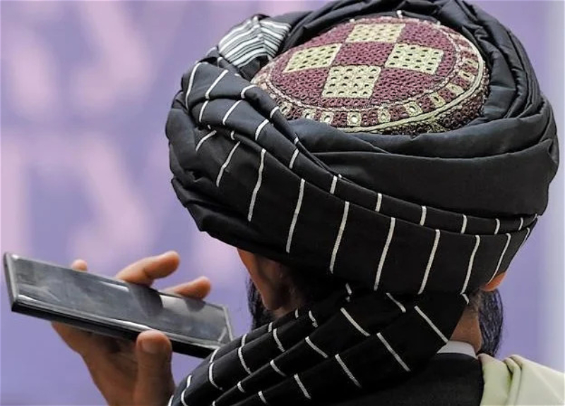 Afghanistan imposes ban on smartphones