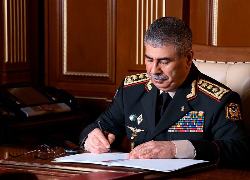 Azerbaijan defense minister expresses condolences to Pakistani side