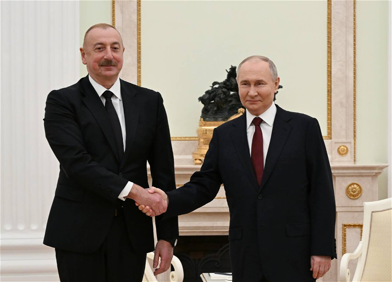 Ильхам Алиев поздравил Владимира Путина с Днем России