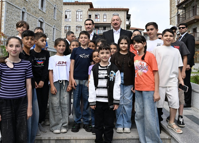 Azərbaycan və Türkmənistan prezidentləri Şuşada inşa edilmiş birinci yaşayış kompleksində olublar