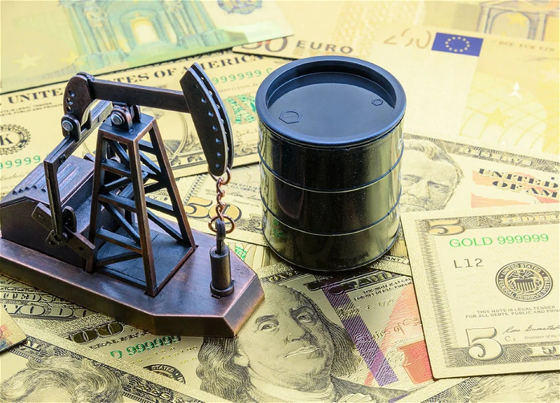Price of Azerbaijani oil falls by more than $3