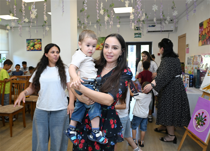 Leyla Əliyeva Şəkidə Uşaq evi sosial xidmət müəssisəsinin sakinləri ilə görüşüb