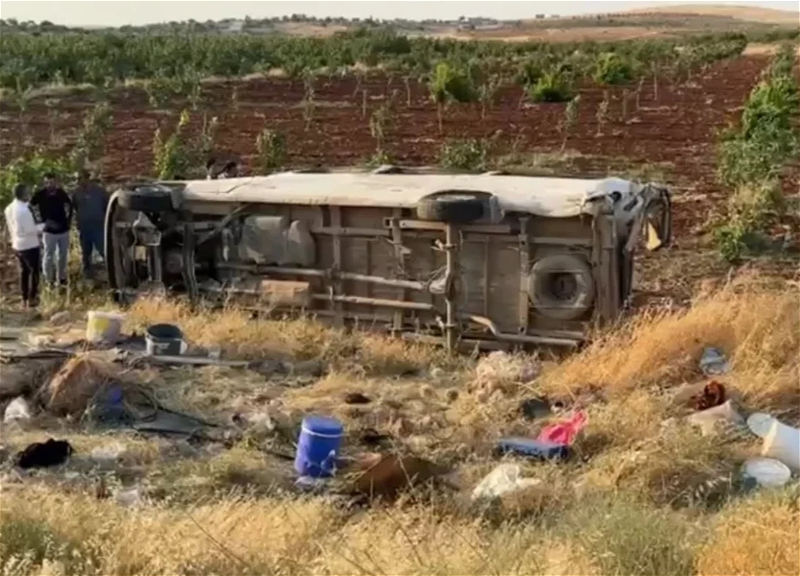 In Turkey, minibus with workers falls into ravine due to burst tire