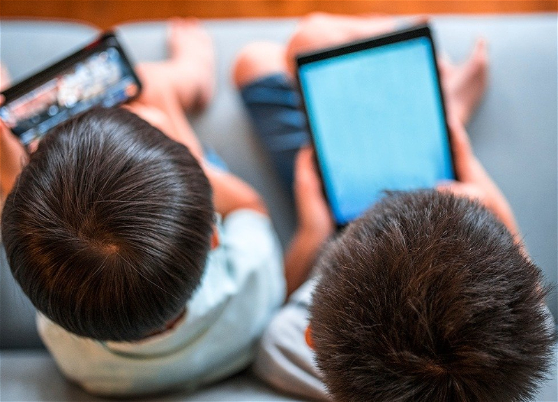 European Commission confirms preparation of report on limiting children's access to social networks