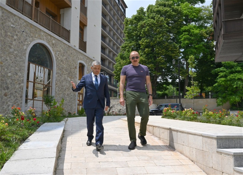 Prezident Şuşanın Qarabağ küçəsində həyata keçirilmiş işlərlə tanış olub