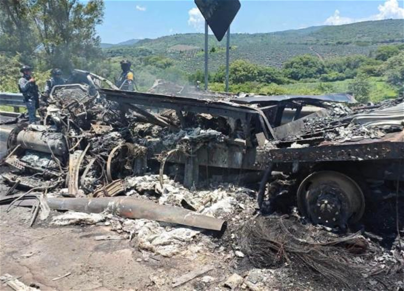 Truck rams several cars in Mexico, 16 people killed