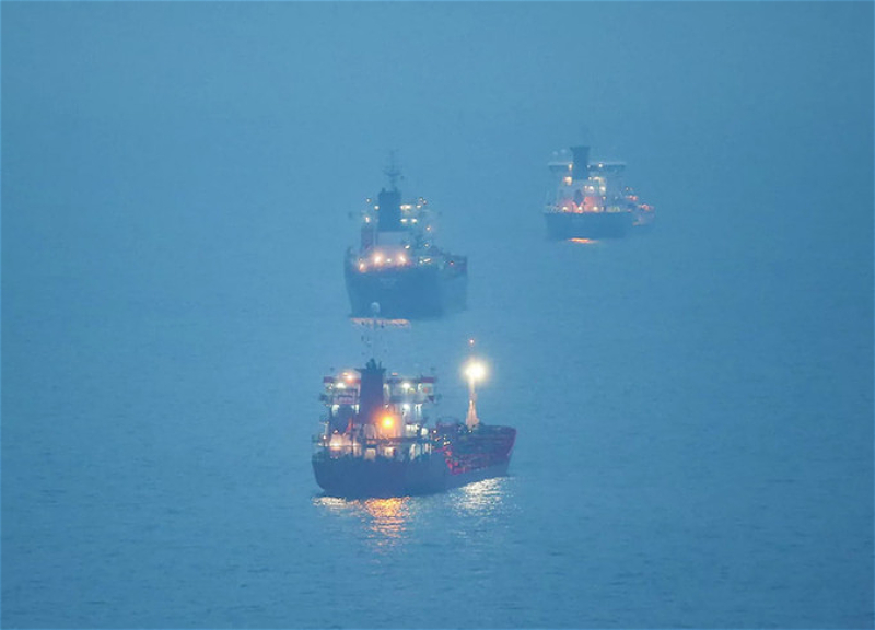 Азербайджанских моряков призвали избегать рейсов в районы боевых действий