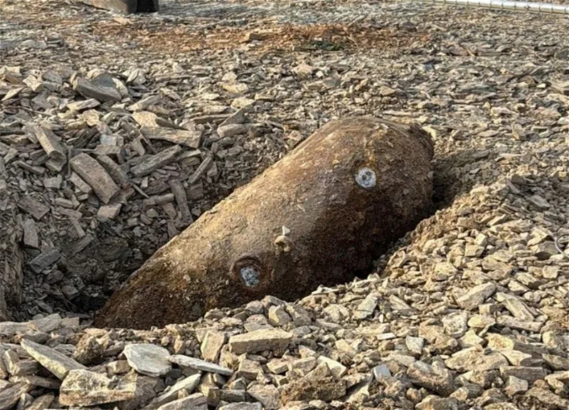 Due to low water levels in the Rhine, a 500-kg World War II bomb was found in Cologne