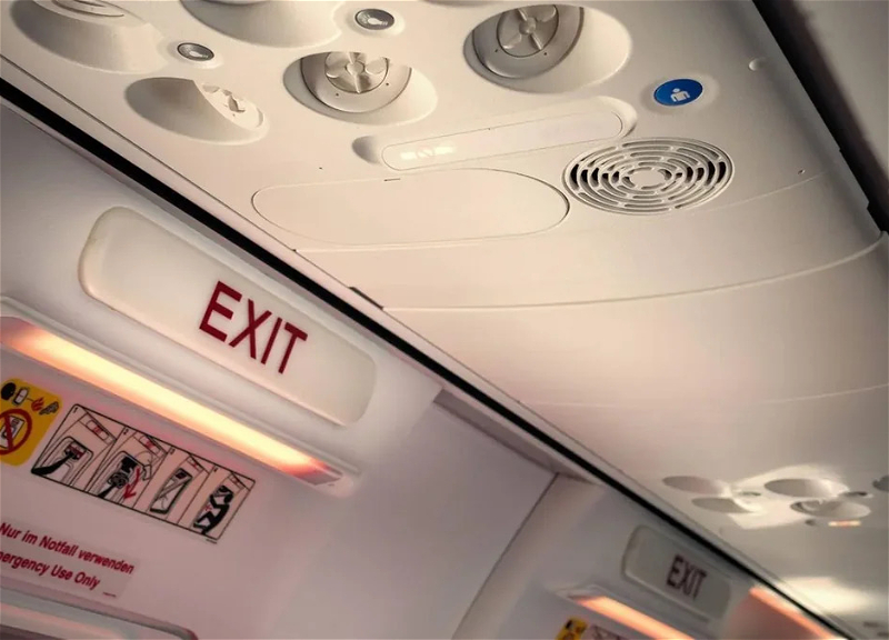 Man tried to open a plane's emergency exit at an altitude of 9 km - VIDEO