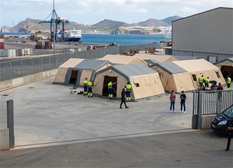 Madrid takes control of Ceuta's port for a migrant camp