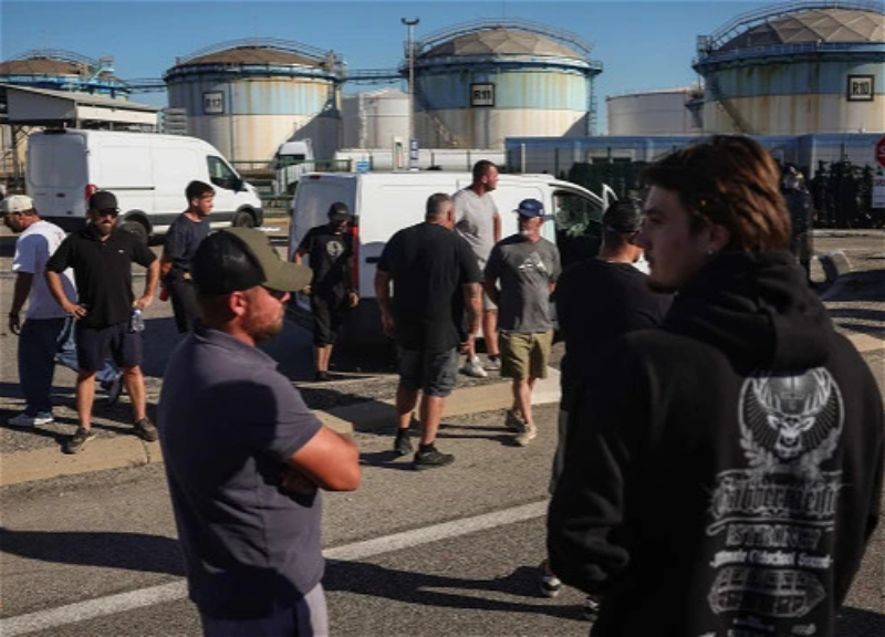 Fishermen protesting fuel price hikes dispersed in France - VIDEO