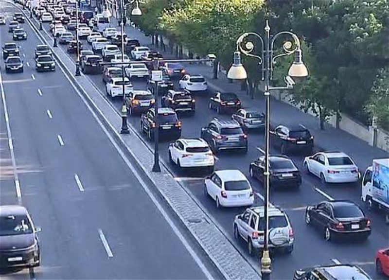 Вниманию водителей в Баку: на 17 ключевых улицах образовались заторы - ФОТО