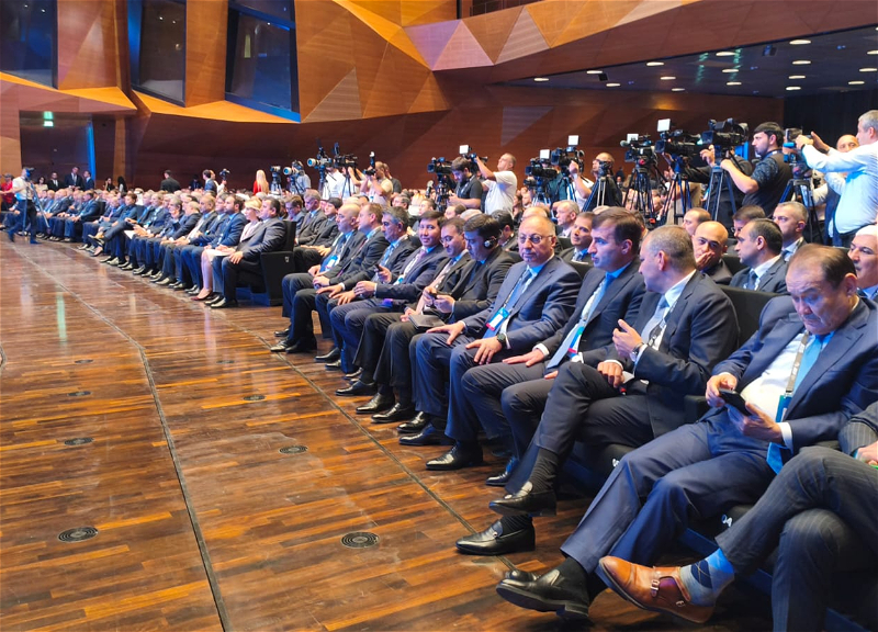 II Azərbaycan Beynəlxalq İnvestisiya Forumu öz işinə başlayıb - FOTO