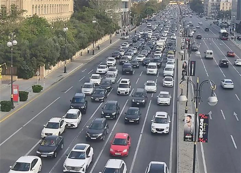 Вниманию водителей: на 17 ключевых участках дорог Баку затруднено движение