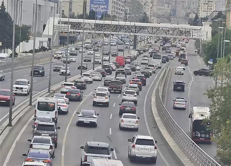 Пробки в Баку: где сейчас затруднено движение? - ФОТО