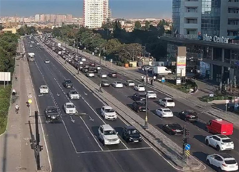 Утро начинается с заторов: актуальная дорожная обстановка в Баку