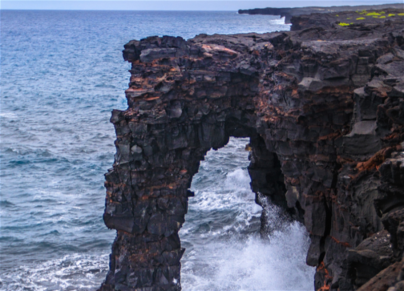 Hawaii's famous Holei Sea Arch has collapsed