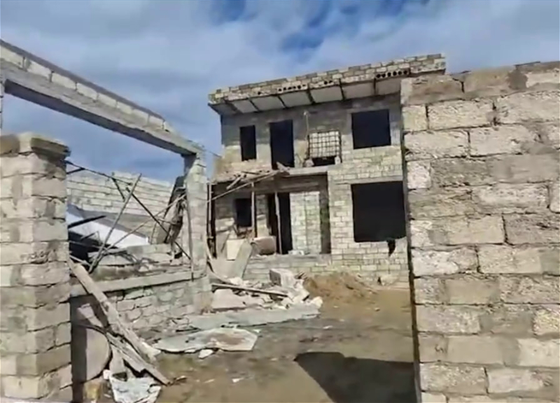 Building under construction collapses in Surakhani district: one dead, one injured