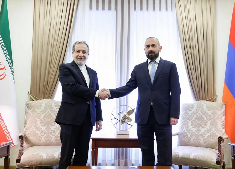 Mirzoyan and Araghchi discussed the second bridge, power transmission line and transportation projects