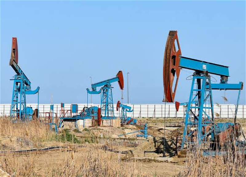 Azerbaijani oil rises slightly in price