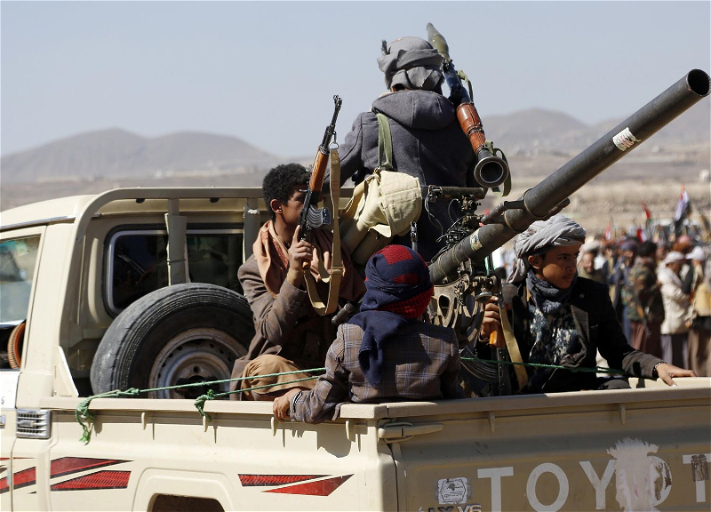 Houthis seize the home of the head of the country's presidential council