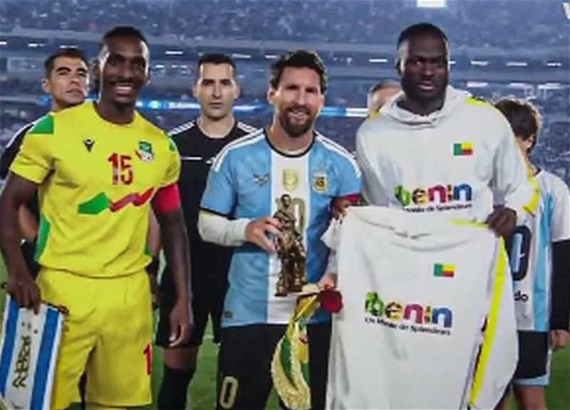 “Neftçi”nin futbolçusu Messiyə xüsusi hədiyyələr təqdim etdi