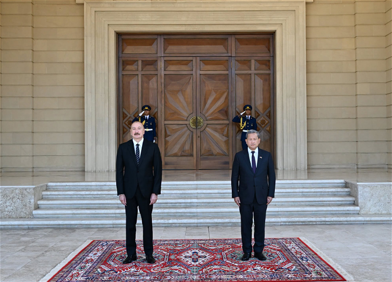 İlham Əliyev Azərbaycanda səfərdə olan Kamboca Krallığının Baş nazirini qarşılayıb - FOTO