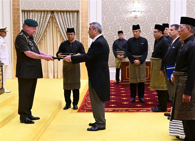 Azərbaycanın Malayziyadakı səfiri etimadnaməsini Krala təqdim edib