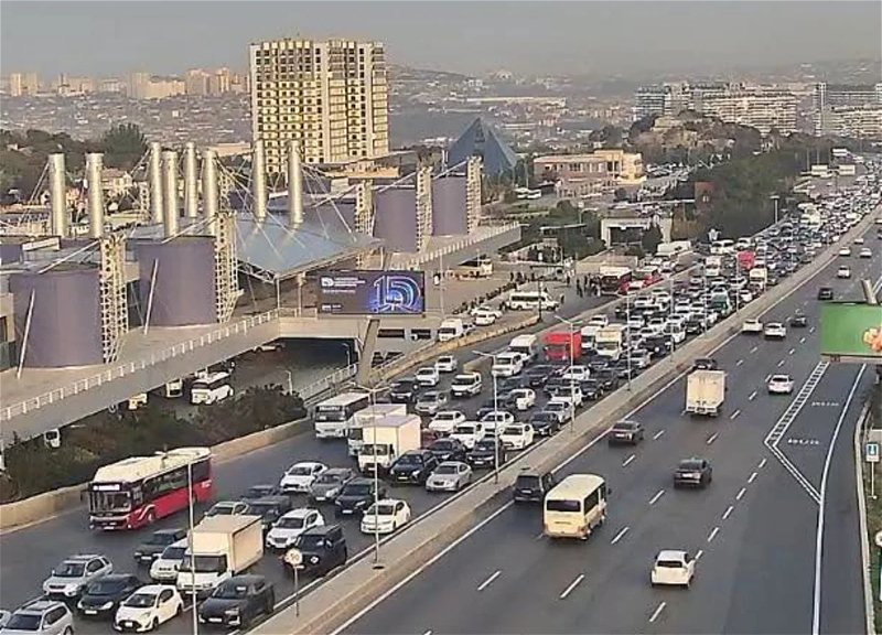 Bakının bəzi yollarında tıxac var - SİYAHI
