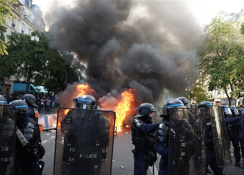 France deploys elite police units at protests