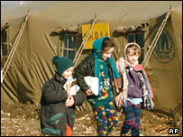 МВД выделил 64 000 манатов проживающим в палаточных лагерях вынужденным переселенцам