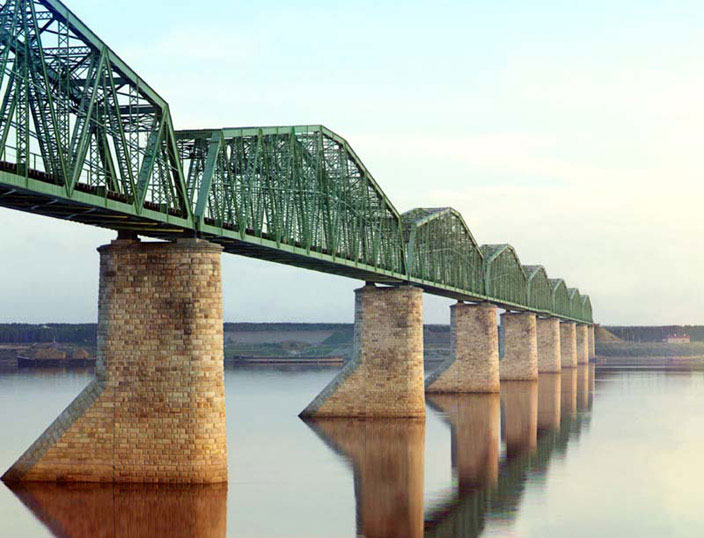 Строится мост через реку Гирдман